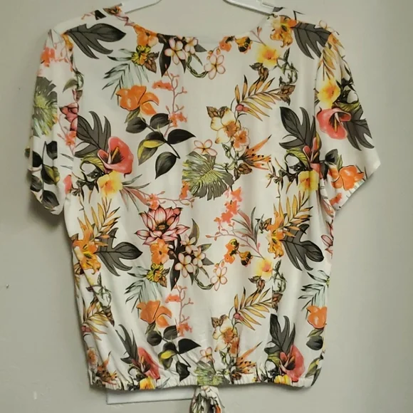 White floral blouse - Picture 4 of 4